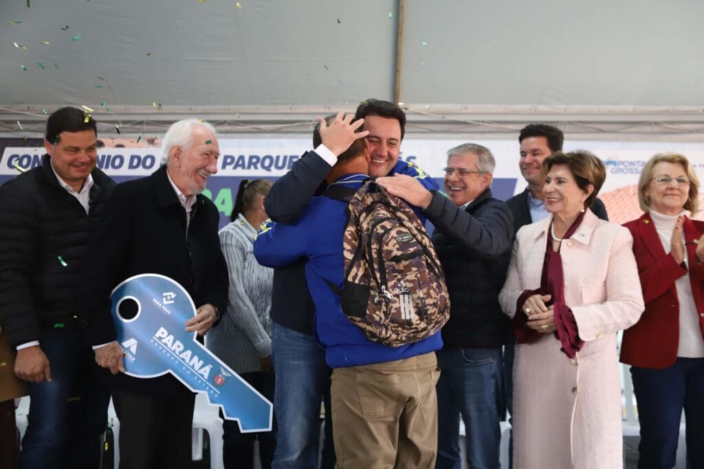 Entrega do Condomínio do Idoso, em Ponta Grossa