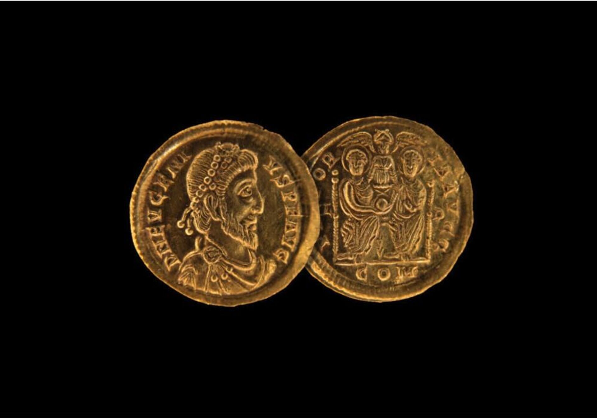 Uma das três moedas de ouro com Eugênio que foi encontrada em um tesouro da era romana em Luxemburgo - Sputnik Brasil, 1920, 15.01.2025