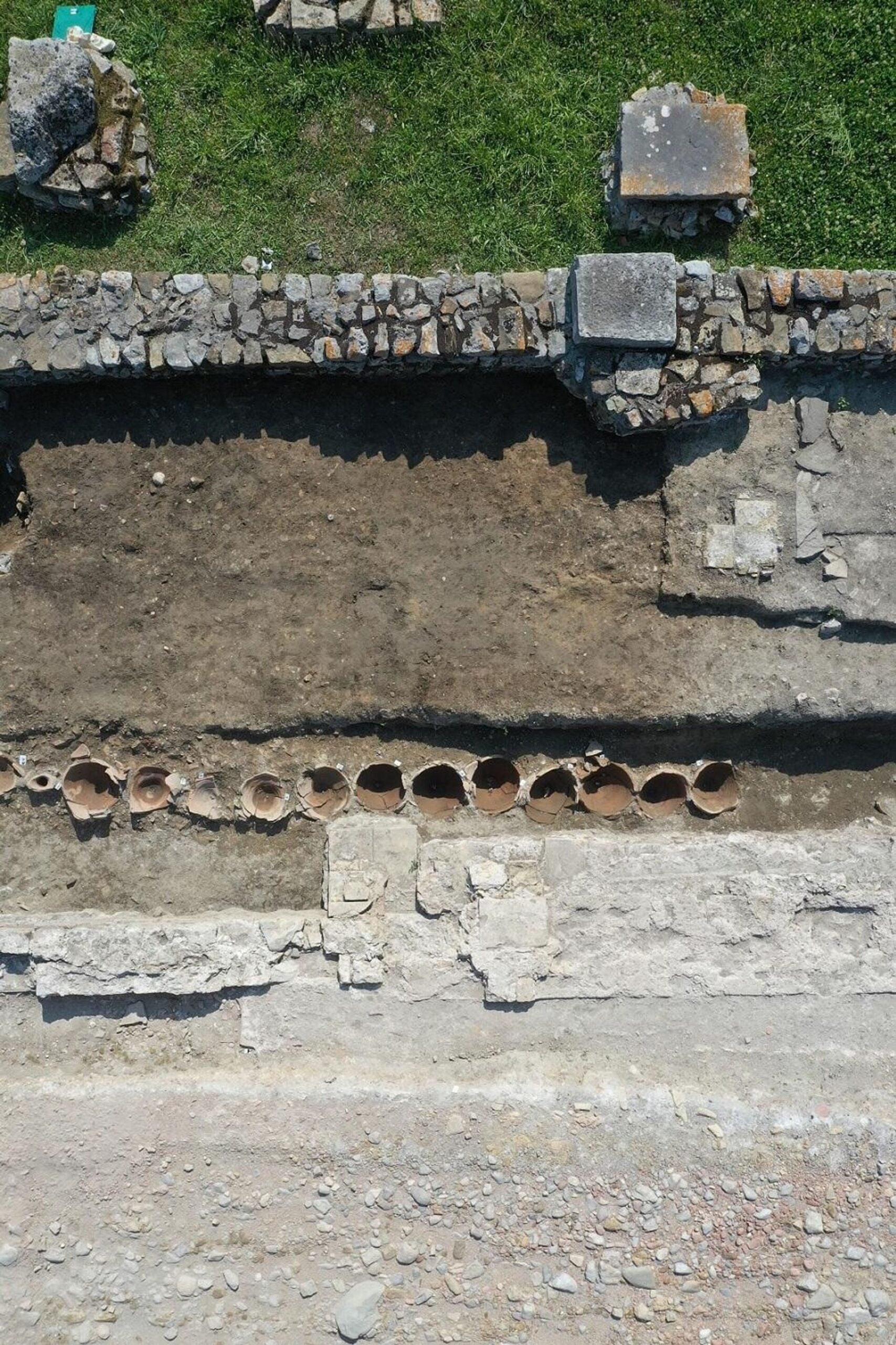 Escavações arqueológicas em Aquileia, no nordeste da Itália Escavações arqueológicas em Aquileia, no nordeste da Itália - Sputnik Brasil, 1920, 13.11.2025