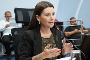 Lei que combate violência entre mulheres é aprovada.