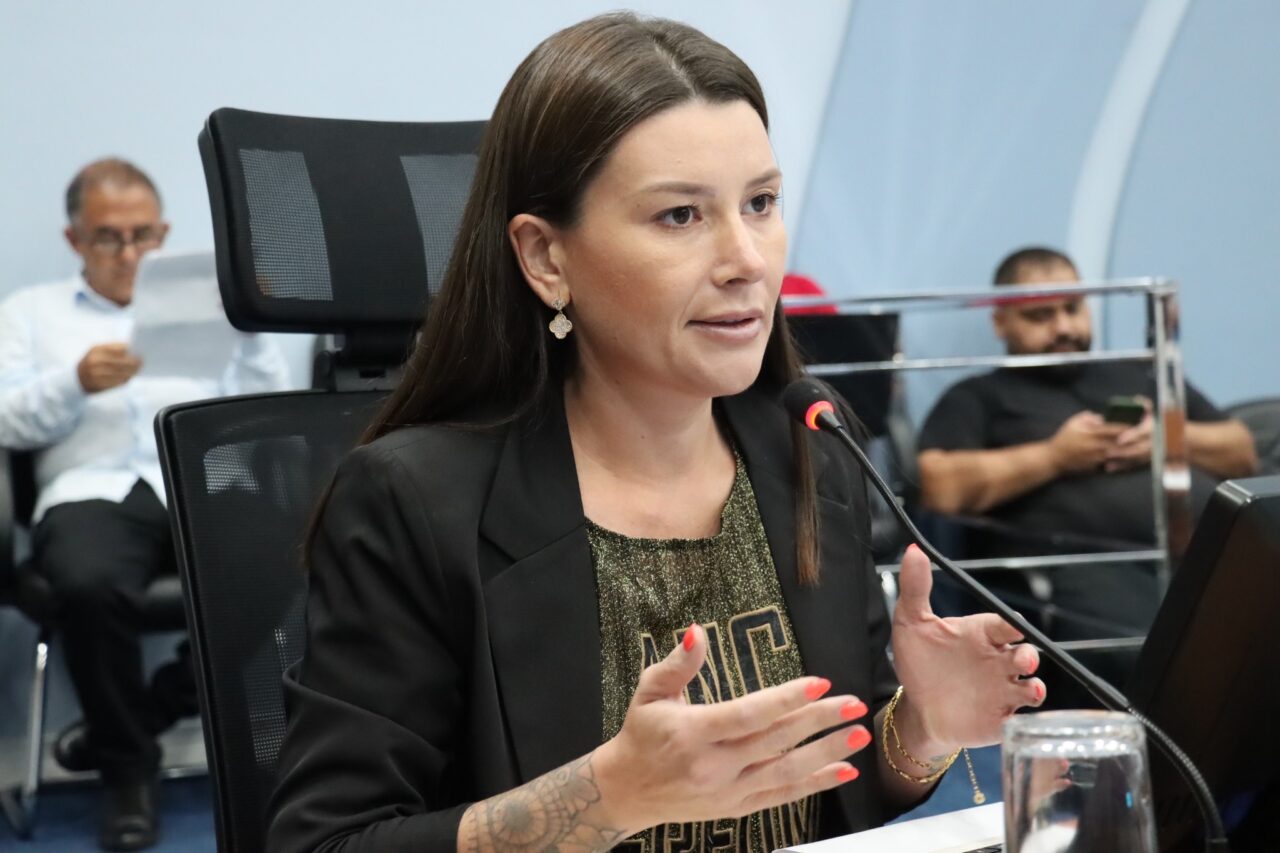 Lei que combate violência entre mulheres é aprovada.