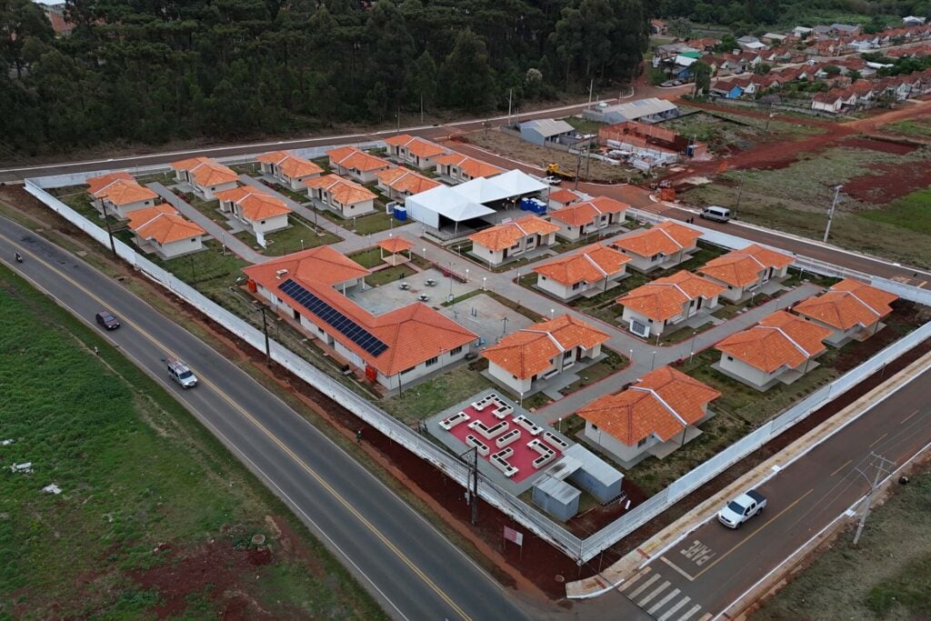 Entrega do Condomínio do Idoso, em Ponta Grossa