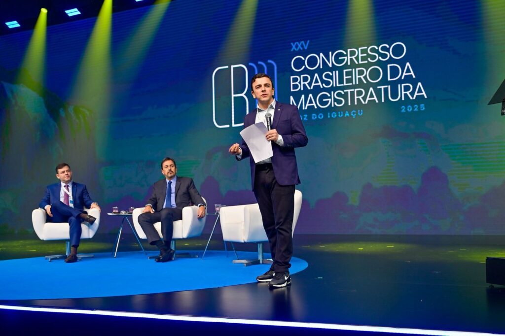 Aliel em discurso no Congresso Brasileiro da Magistratura