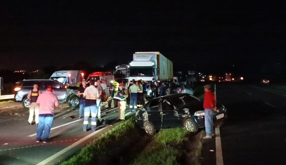 Acidente com carroça e mais cinco veículos na PR-151 em Castro