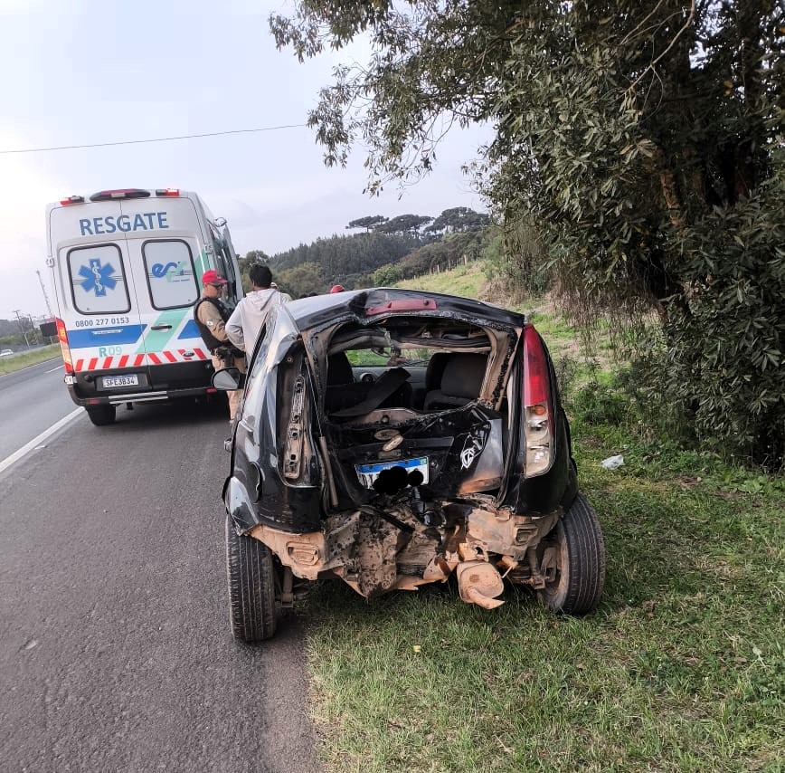 Acidente entre carro e moto