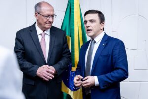 Geraldo Alckmin ao lado de Aliel Machado
