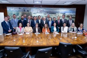 Prefeitos da AMCG reunidos com o vice-presidente, Geraldo Alckmin