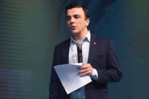 Aliel Machado discursando
