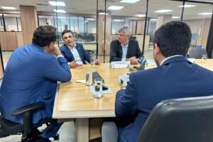 Deputado Aliel Machado e prefeito Juca Sloboda participaram de reunião com integrantes do Ministério dos Transportes