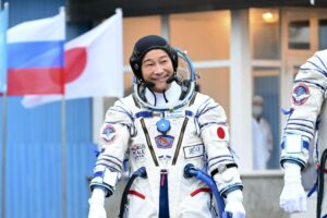 Multimilionário japonês em diração a nave de lançamento