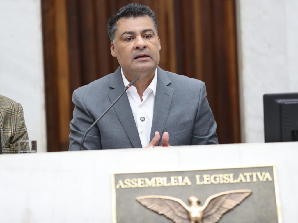 Marcelo Rangel na tribuna da Alep