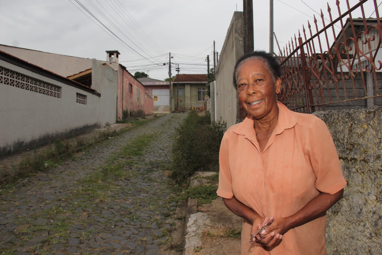 Moradora do Bairro Neves de Ponta Grossa.