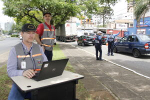 Foto de arquivo do DC mostrando uma blitz de fiscalização de IPVA da Receita Estadual em Ponta Grossa