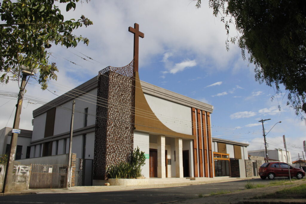 Fachada da Paróquia Santa Rita de Cássia em Ponta Grossa