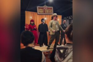Grupo de Teatro de Ponta Grossa faz ensaio geral de Roque Santeiro.
