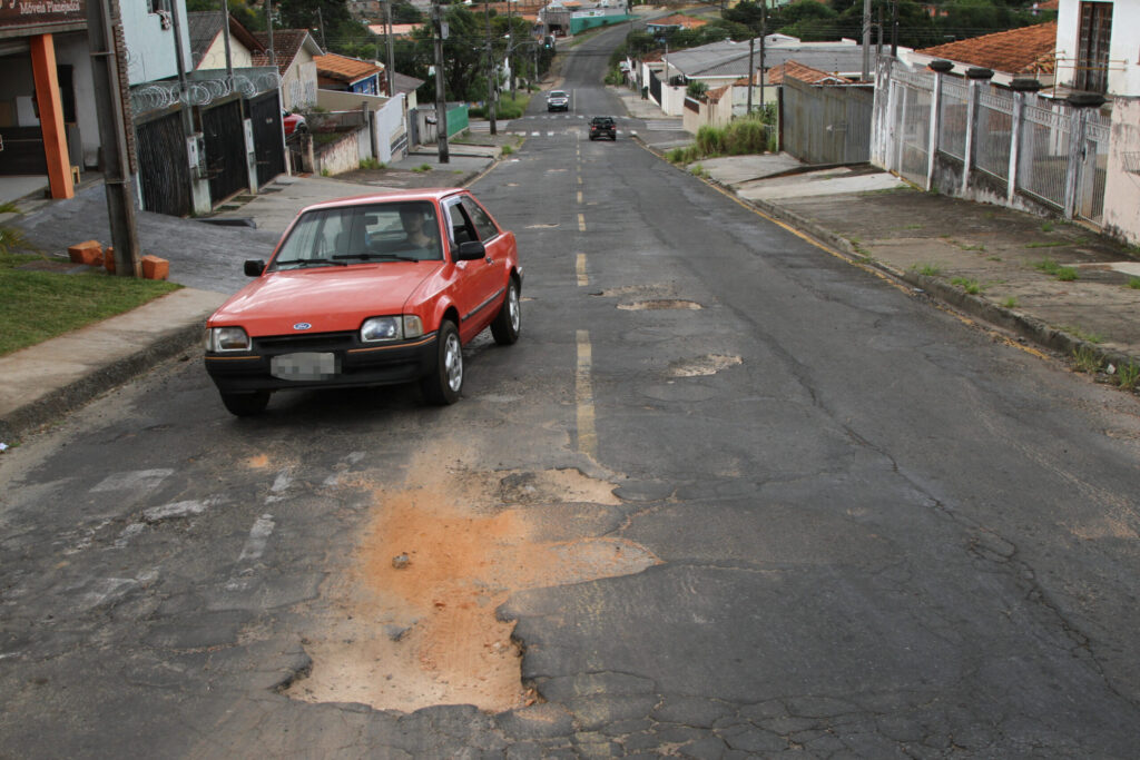 Foto da Rua Zacarias de Góes e Vasconcelos, em Ponta Grossa, em abril de 2021