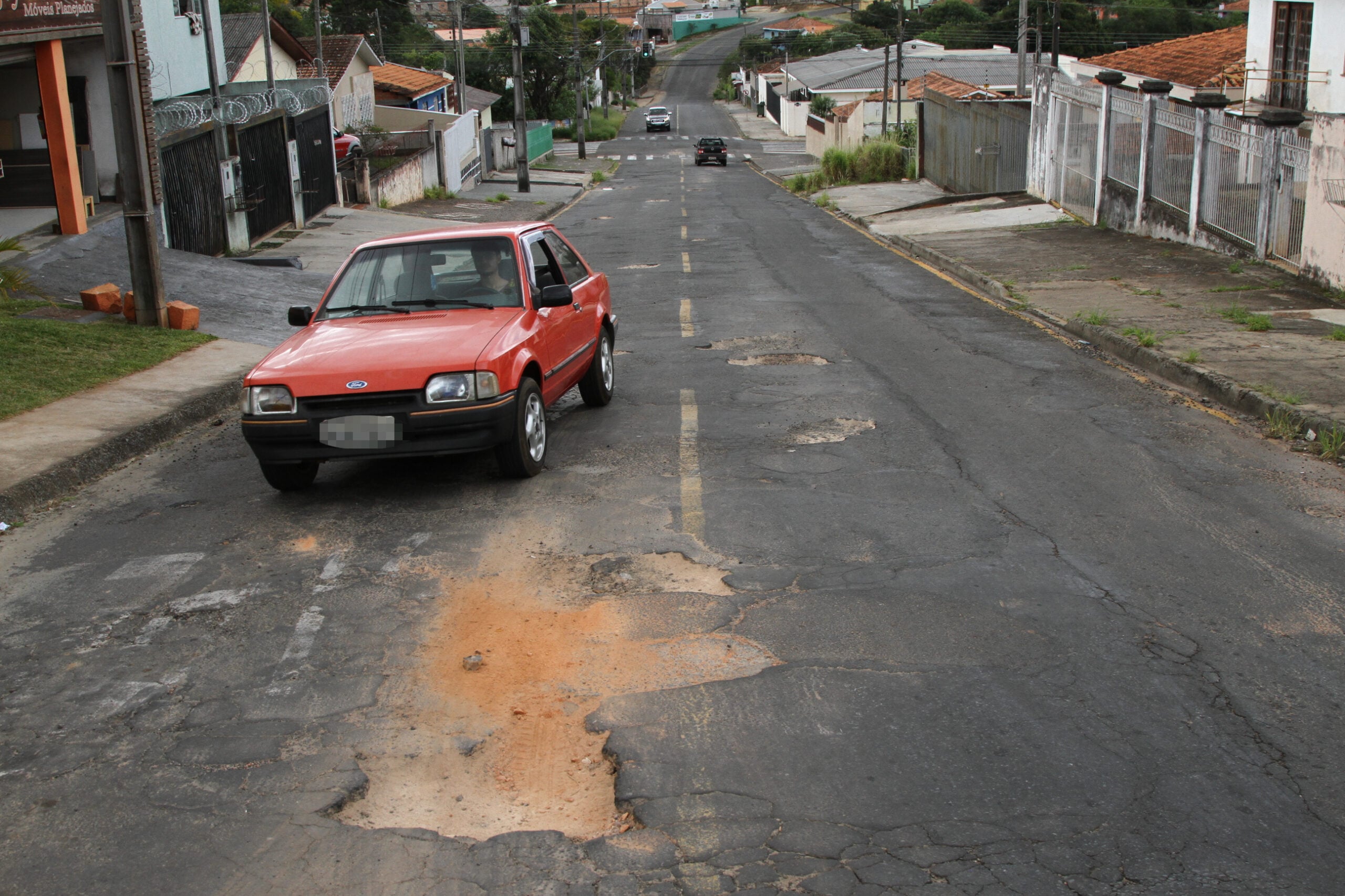 Foto da Rua Zacarias de Góes e Vasconcelos, em Ponta Grossa, em abril de 2021