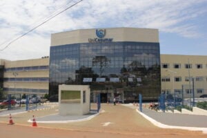 Fachada da faculdade Unicesumar de Ponta Grossa, que receberá evento ao estilo Ted Talks do curso de Publicidade.