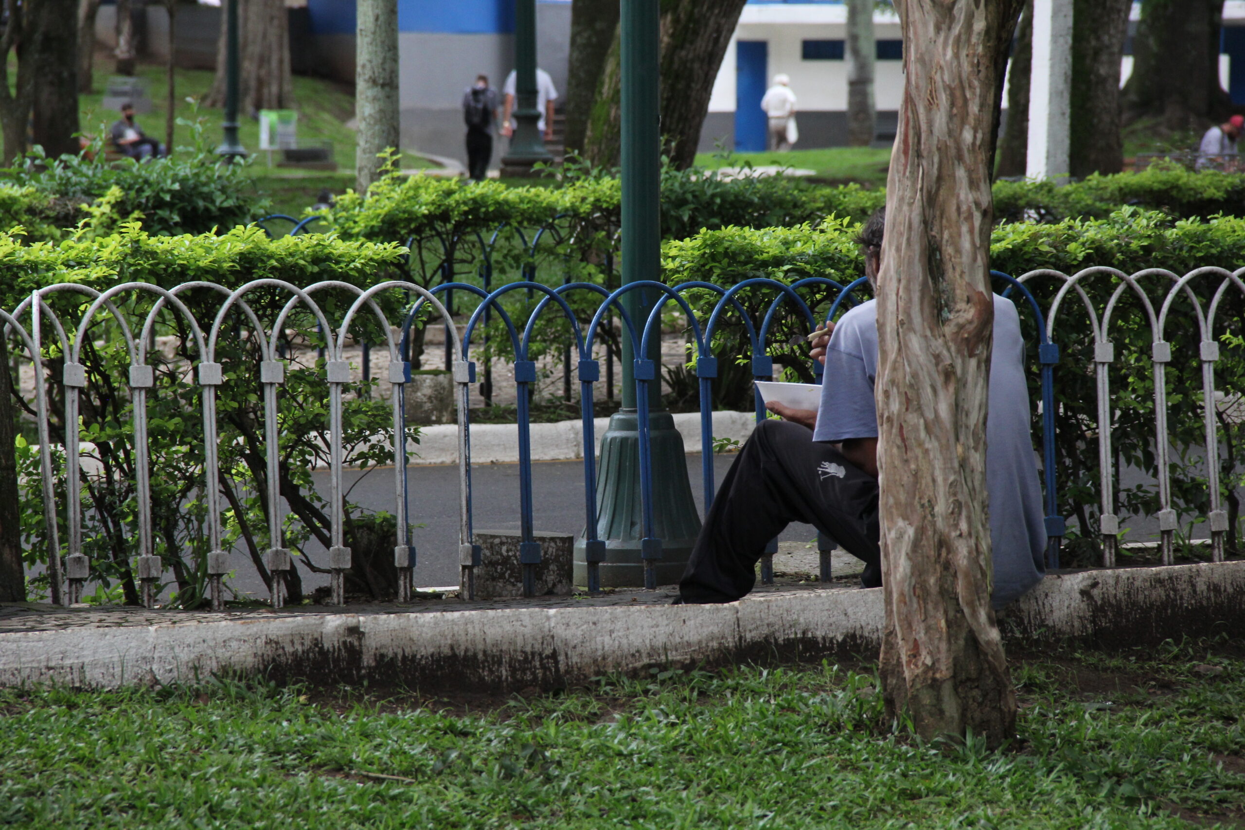 Praça do Ponto Azul é onde mais concentra moradores de rua