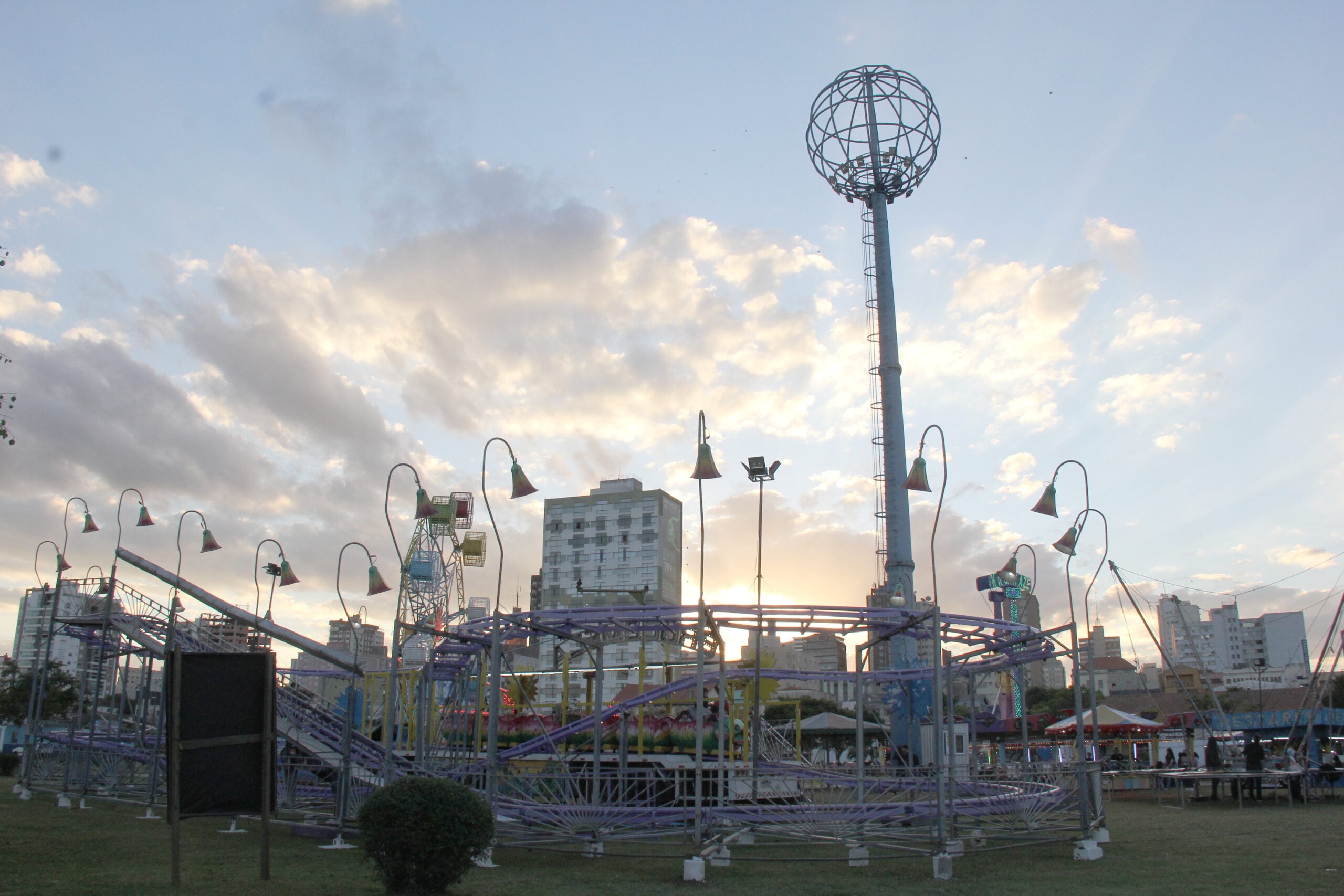 parque de diversões no Parque Ambiental de Ponta Grossa