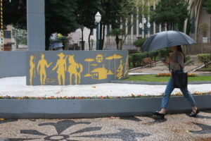 Foto da praça marechal Floriano Peixoto ilustra a previsão do tempo para hoje.