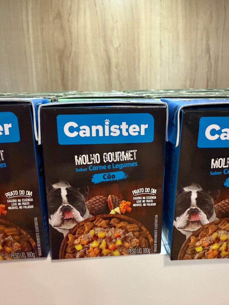 Embalagens da Canister, marca de alimentos pets envolvida na parceria firmada pela Tetra Pak