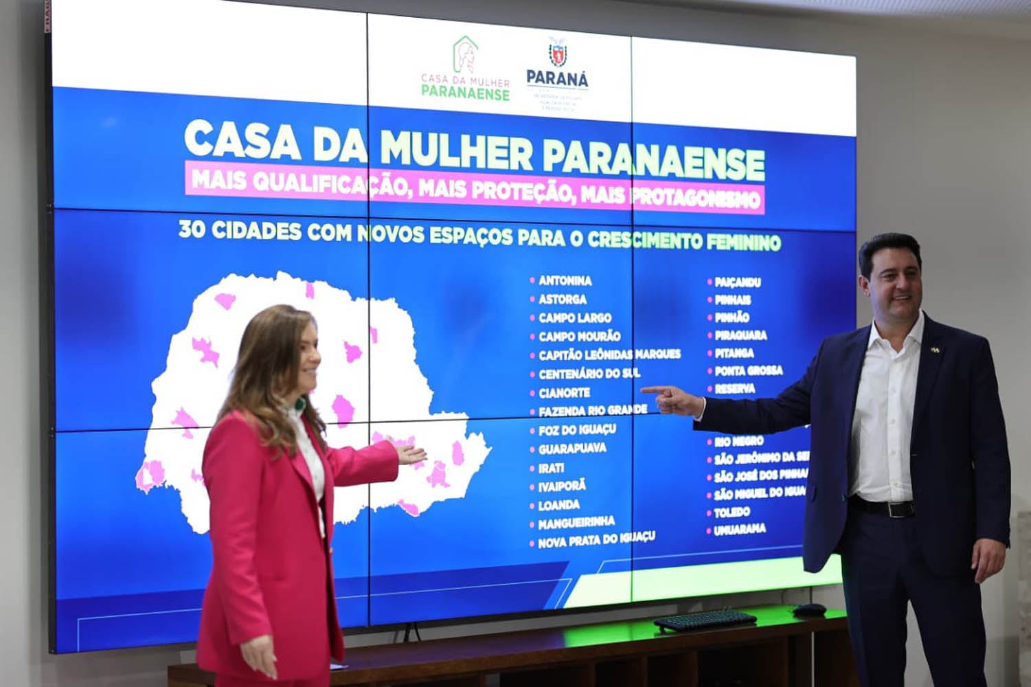 Secretária Leandre Dal Ponte e governador Ratinho Jr. anunciam 30 novas Casas