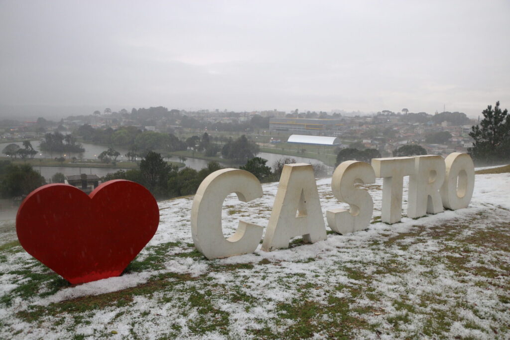 Hoje pela manhã uma forte tempestade atingiu a cidade de Castro