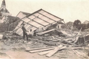 Registro de estragos após passagem de tornado por Ponta Grossa (PR), em 1927