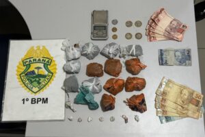 Drogas, armas e dinheiro apreendidos na casa do suspeito