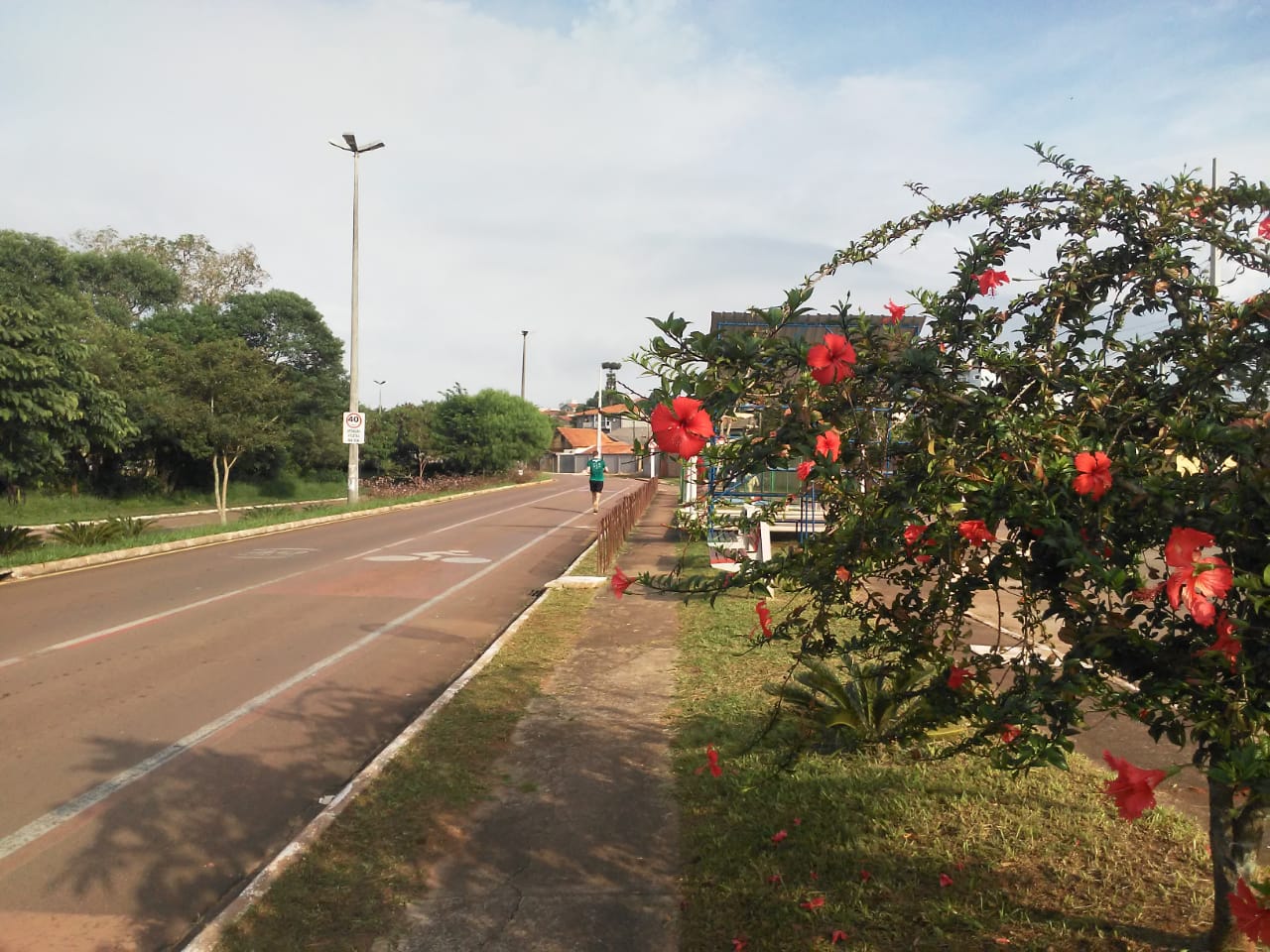 Foto de paisagem do bairro Uvaranas, em Ponta Grossa, ilustra a Previsão do tempo