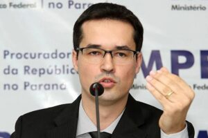 Deltan Dallagnol em coletiva de imprensa no Ministério Público Federal no Paraná