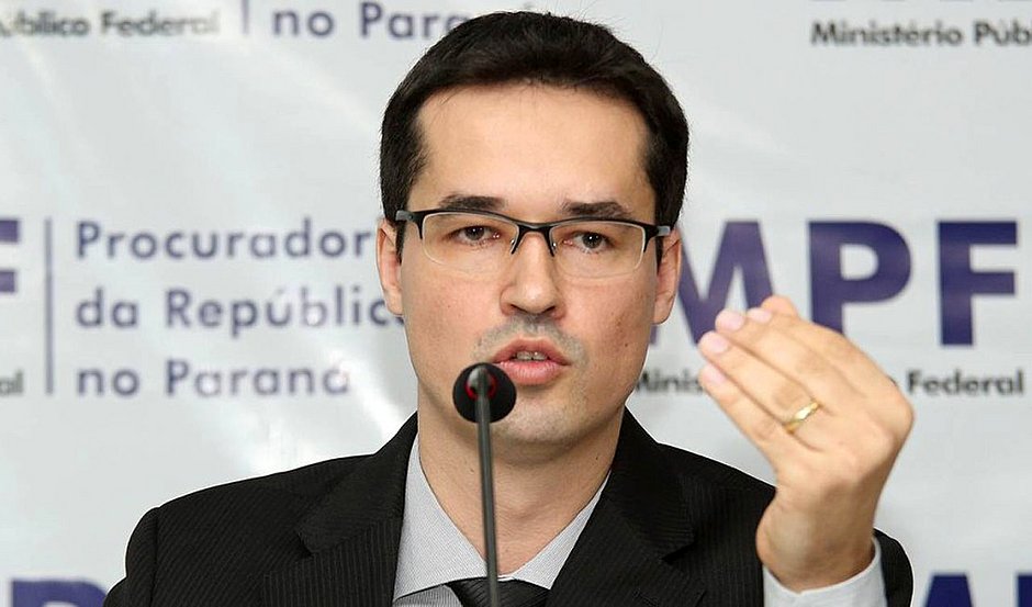 Deltan Dallagnol em coletiva de imprensa no Ministério Público Federal no Paraná