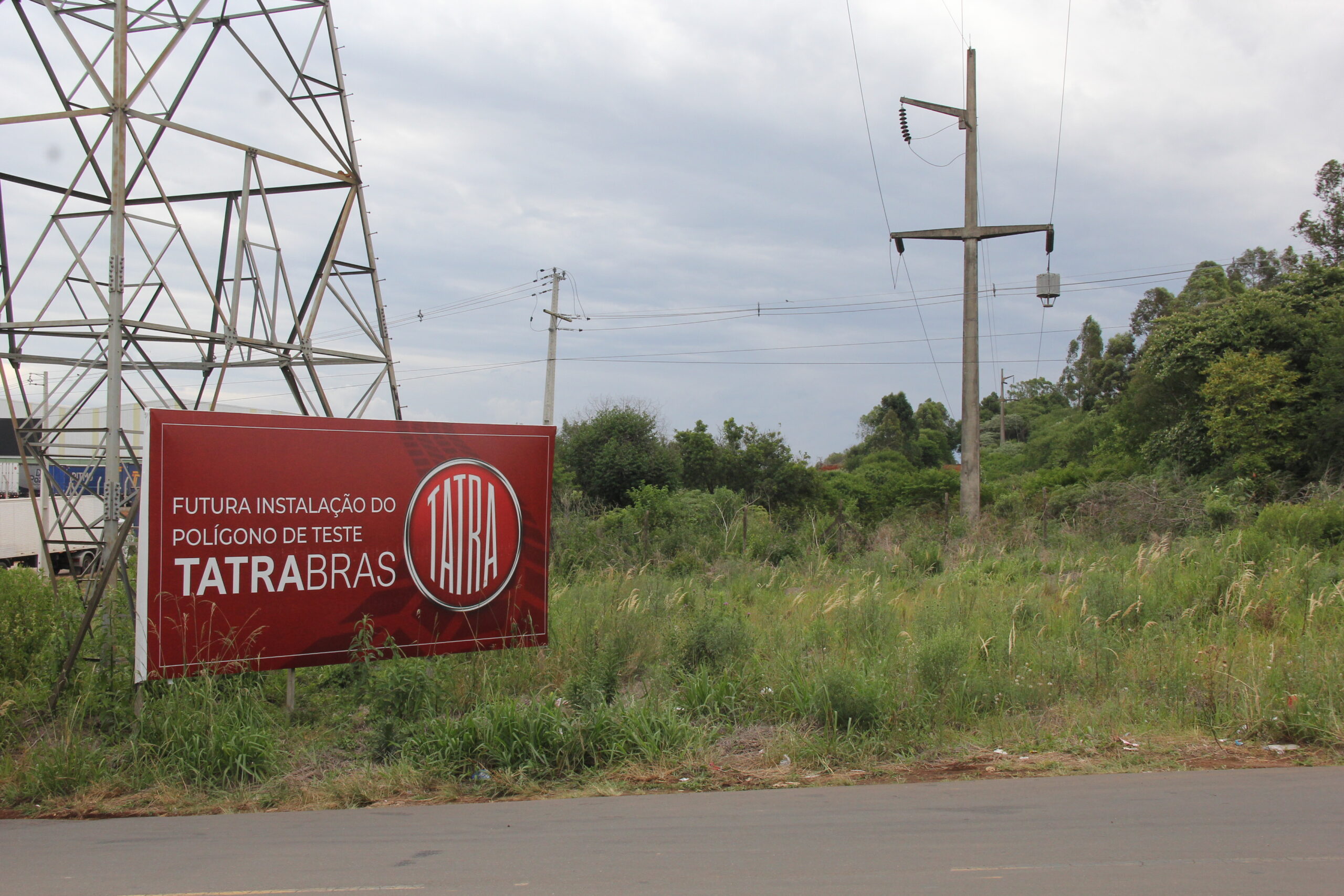 Foto da pista de testes da Tatra Ponta Grossa que está sendo construída no Distrito Industrial 