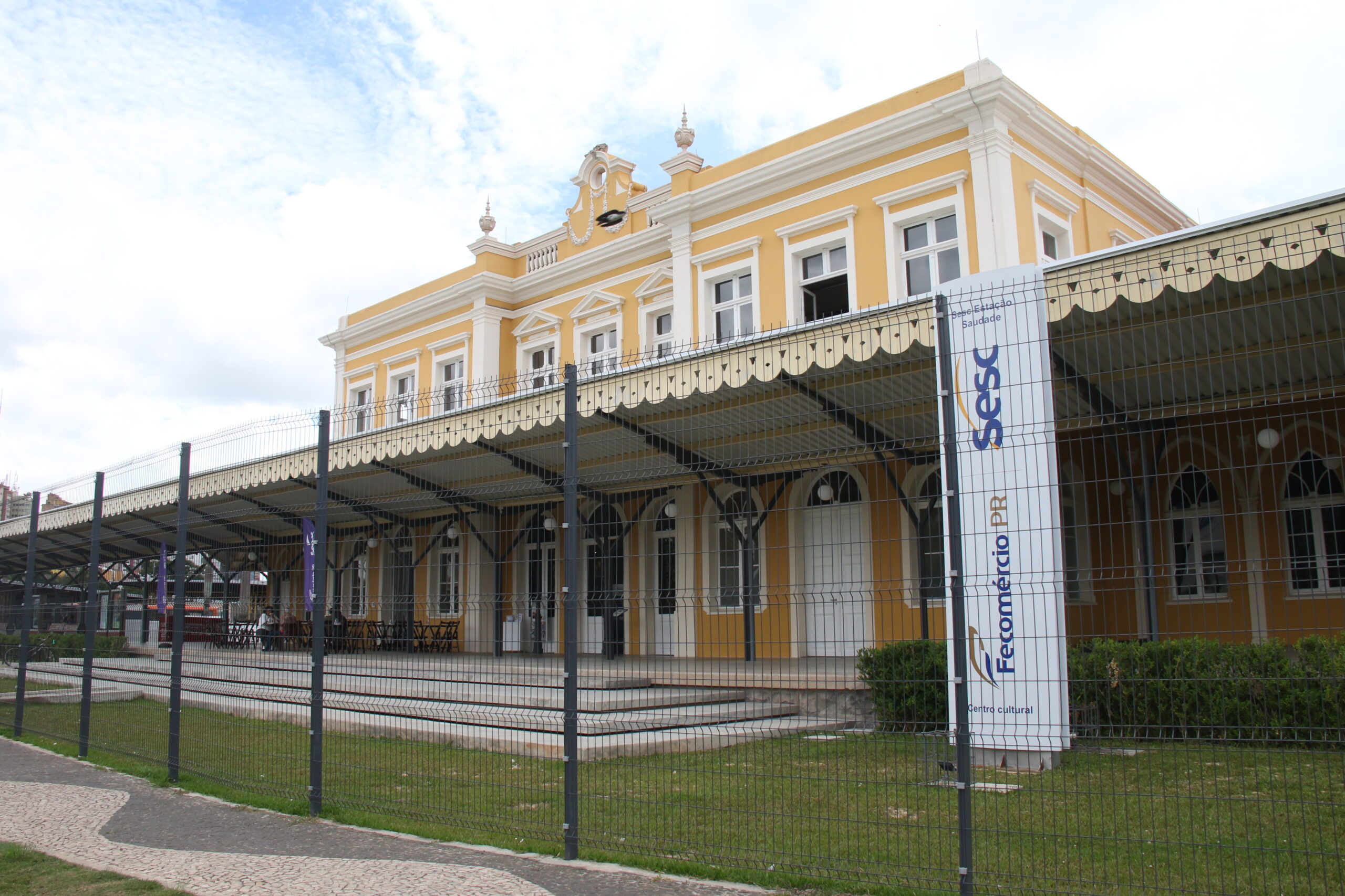 Fachada da Unidade SESC Estação Saudade, em Ponta Grossa