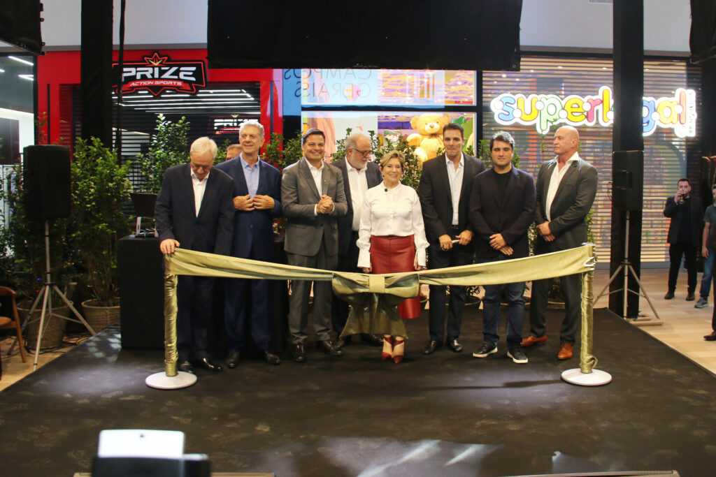 Diretores do Grupo Tacla, secretário Sandro Alex e prefeita Elizabeth na inauguração do Shopping Plaza Campos Gerais