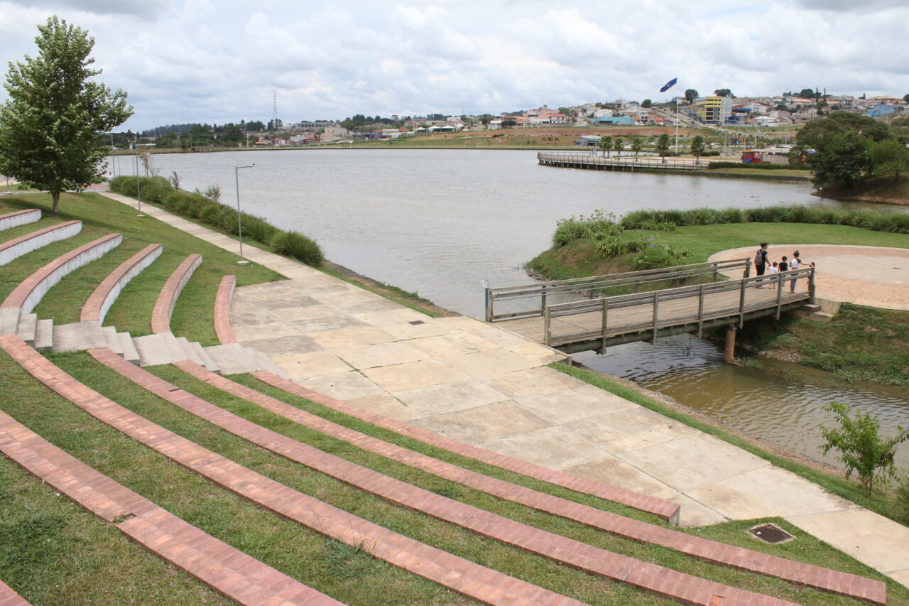 Foto do parque do Lago de Olarias ilustra a previsão do tempo de hoje