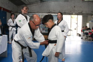 Atleta de 10 anos recebeu faixa preta de Taekwondo