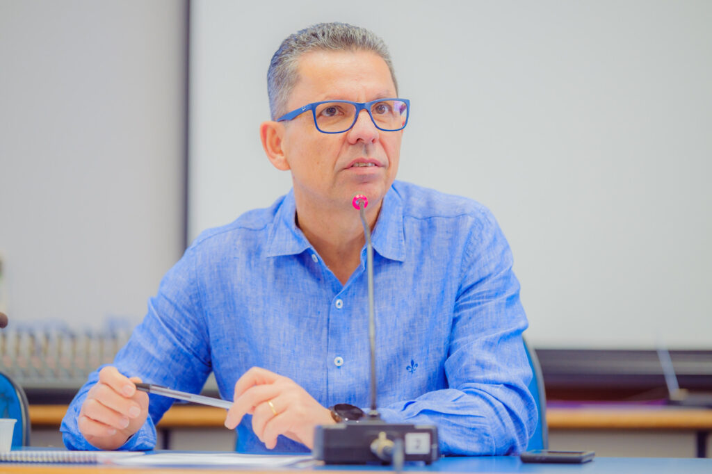 Miguel Sanches Neto lança dois títulos infantis em PG