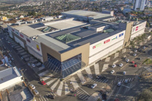 Foto aérea do Shopping Pallasium, de Ponta Grossa