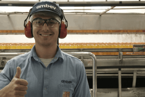 Foto que ilustra vagas de estágio na Ambev