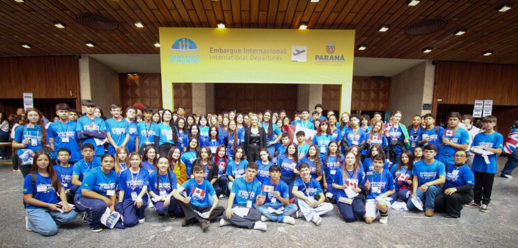 Estudantes da região de Ponta Grossa que vão para o Ganhando o Mundo