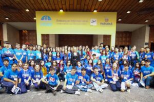 Estudantes da região de Ponta Grossa que vão para o Ganhando o Mundo