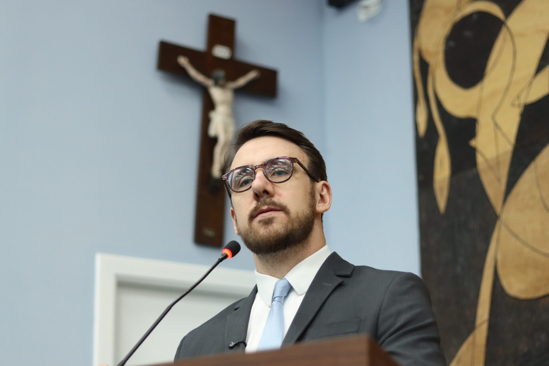 Geraldo Stocco falando na Tribuna da Câmara de Ponta Grossa