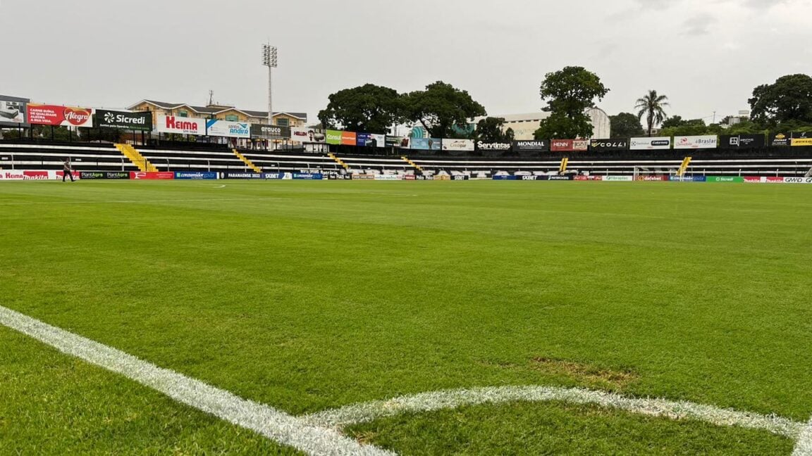 Vista da bandeirinha de escanteio do campo do Operário
