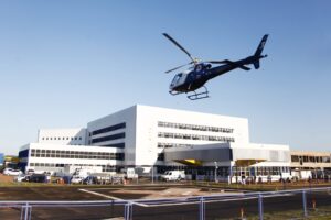 HU da UEPG com helicóptero voando nas redondezas.
