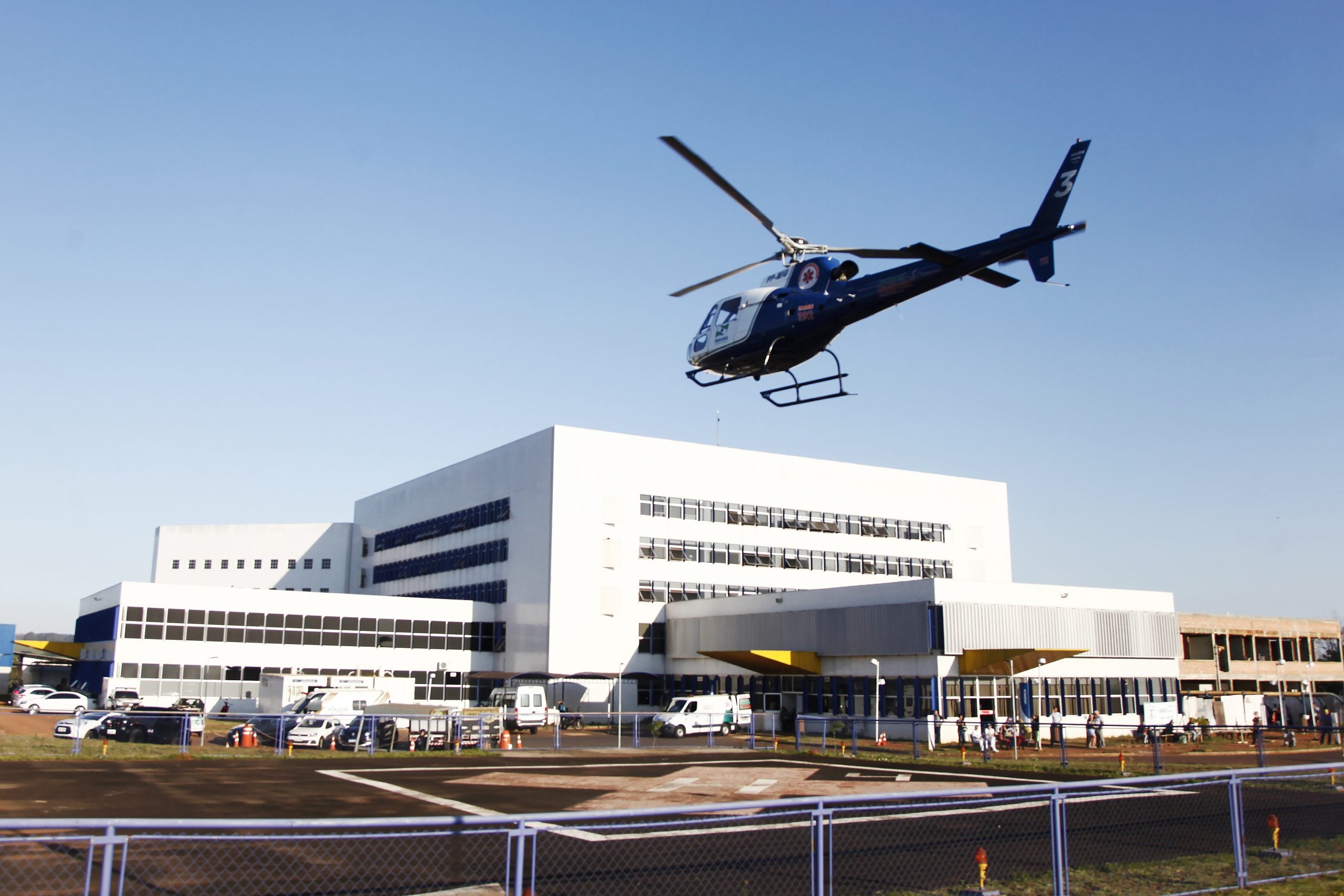 HU da UEPG com helicóptero voando nas redondezas.