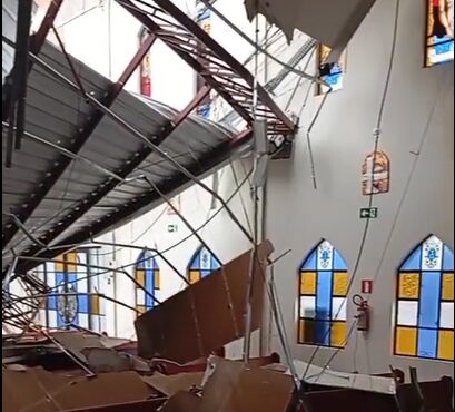 Telhado de igreja desabou por conta da tempestade