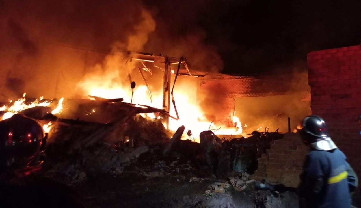 Incêndio barracão Distrito Industrial