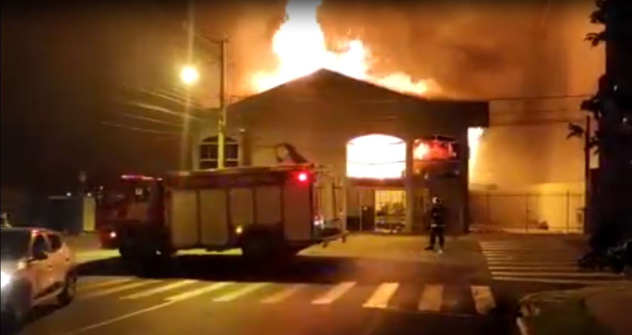 Incêndio destrói capela mortuária em Irati